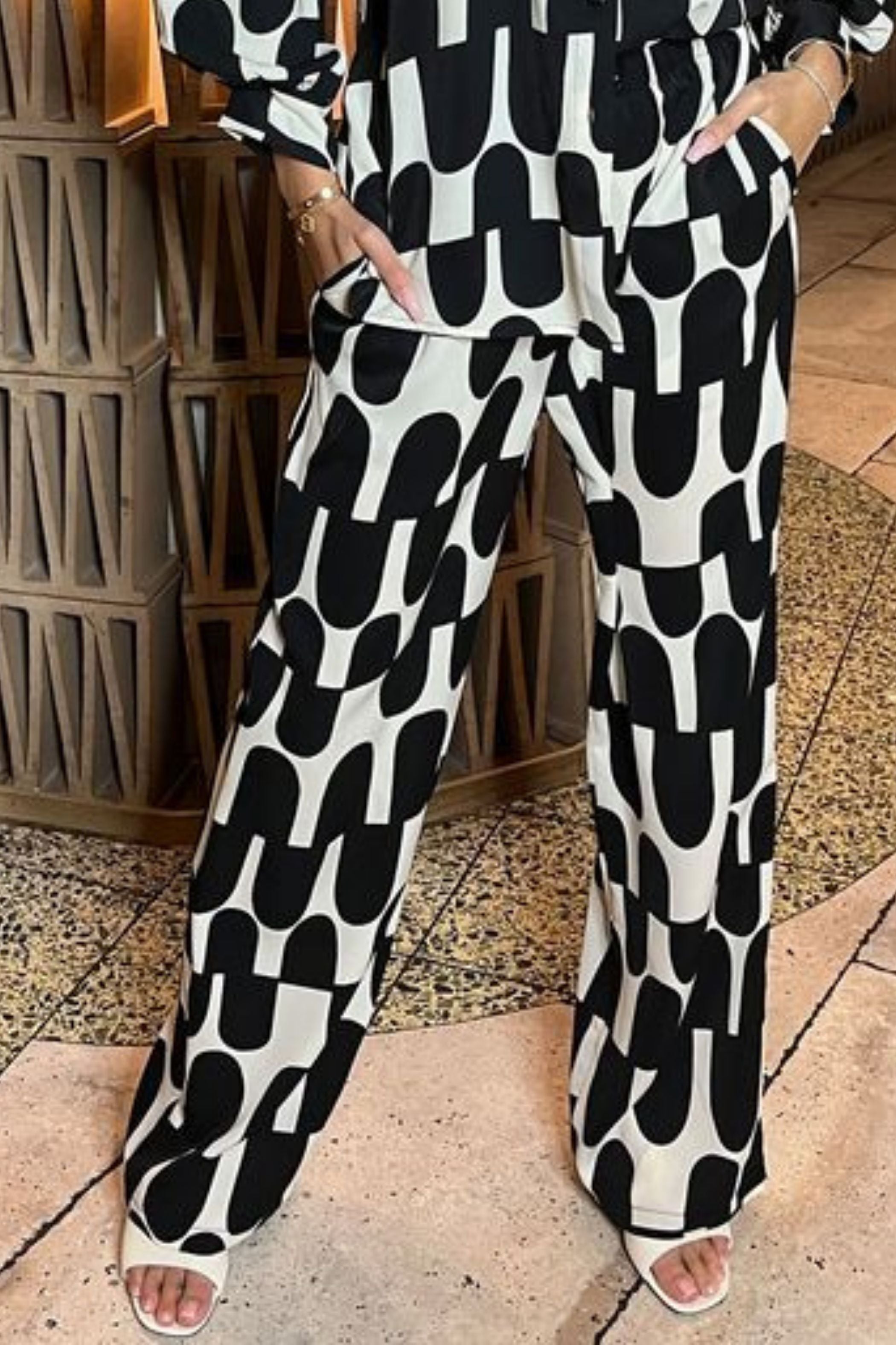 BLACK AND CREAM GEOMETRIC COORD